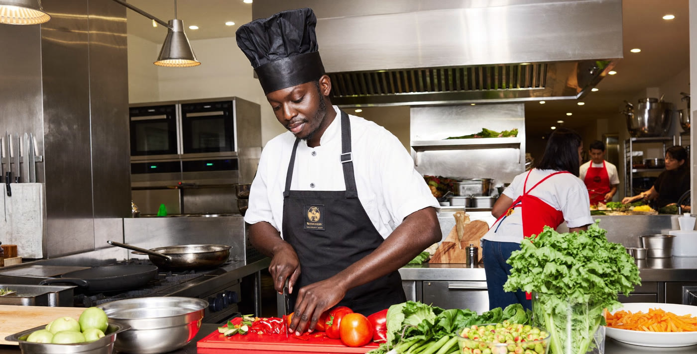 Découpe de légumes et mise en place en cuisine